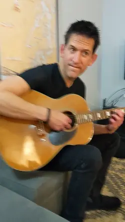 PXL_20221203_030550543.mp4